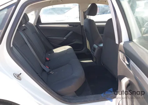 2017 Volkswagen Passat 1.8T S z USA, uszkodzony, nr VIN 1VWAT7A30HC085703